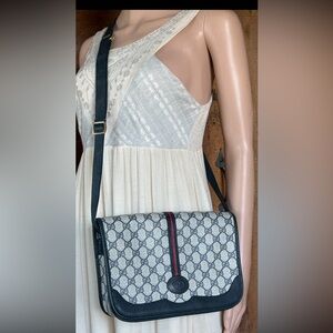 Gucci vintage navy blue gray crossbody shoulder sherry bag purse GG leather